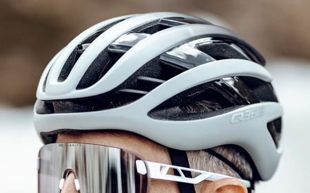 Q36.5 Airbreaker Helmet Ice Grey x Abus