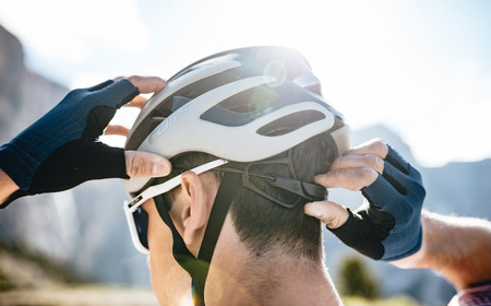 Q36.5 Airbreaker Helmet Ice Grey x Abus